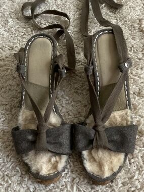⭐️ UGG Women's Taia Ankle Wrap Espadrille Wedge Sandal - size 8.5